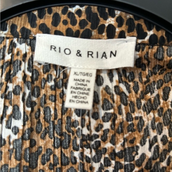 RIO & RIAN NWT Long Sleeve Leopard Print Blouse - Picture 7 of 7